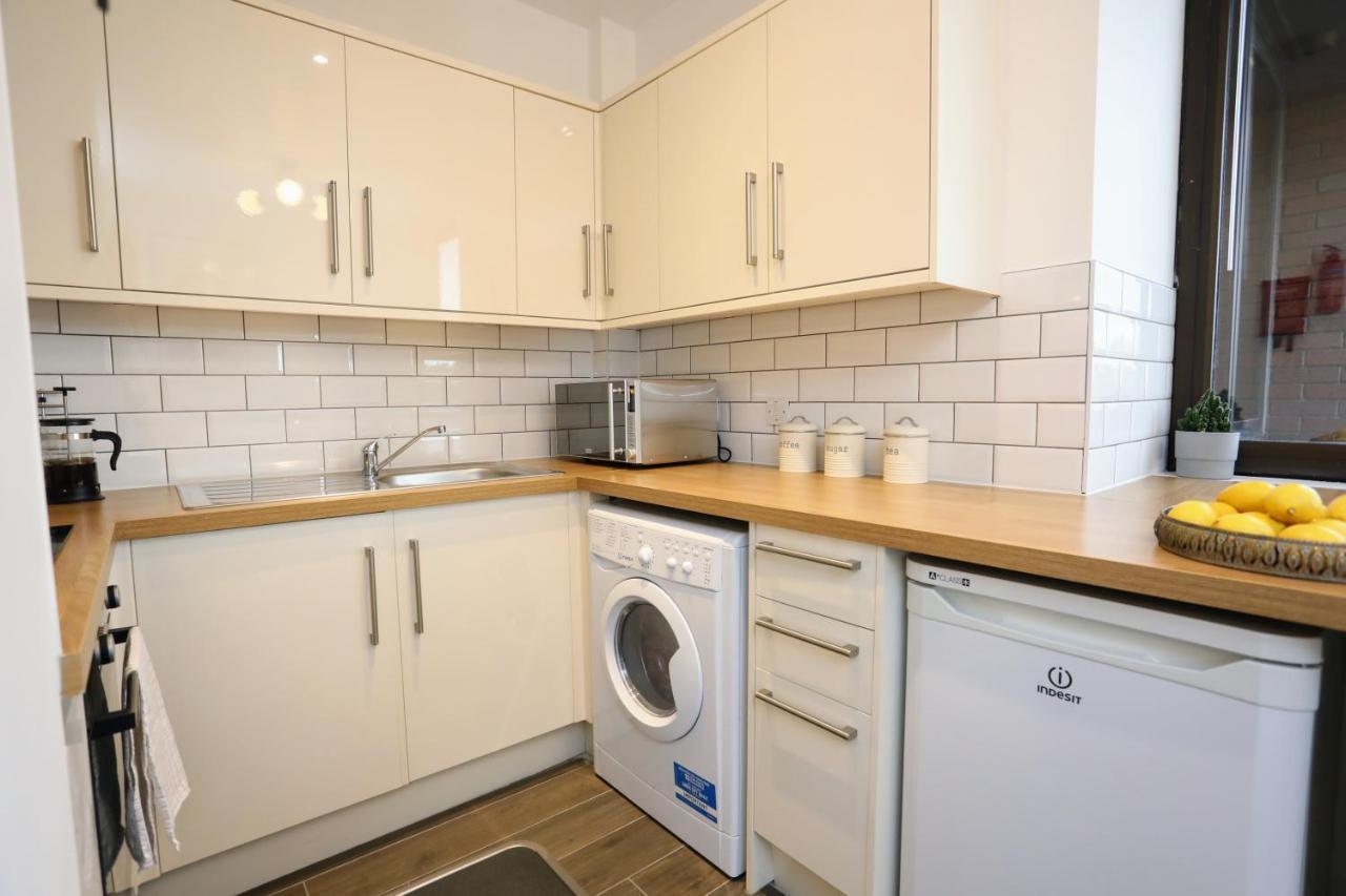 Aisiki Living At Upton Rd, Multiple 1, 2, Or 3 Bedroom Apartments, King Or Twin Beds With Free Wi-Fi & Parking Watford  Zewnętrze zdjęcie