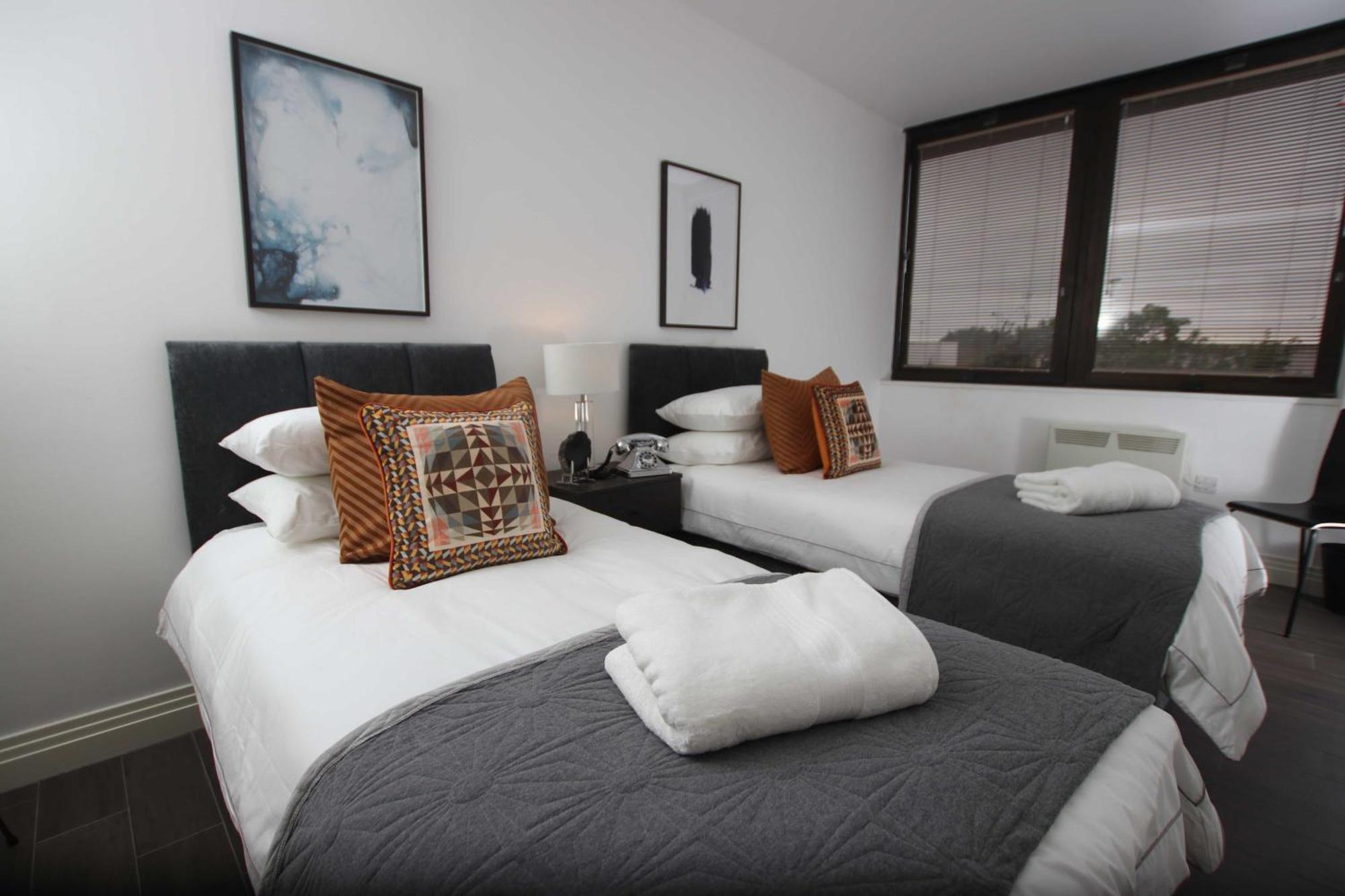 Aisiki Living At Upton Rd, Multiple 1, 2, Or 3 Bedroom Apartments, King Or Twin Beds With Free Wi-Fi & Parking Watford  Zewnętrze zdjęcie